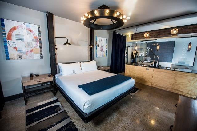 Suite bedroom by day