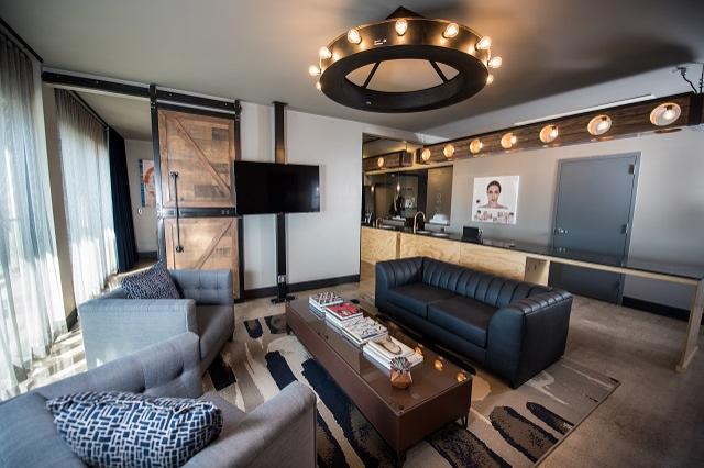 Suite living room