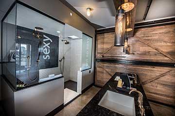 FOUND:RE Balcony King Suite